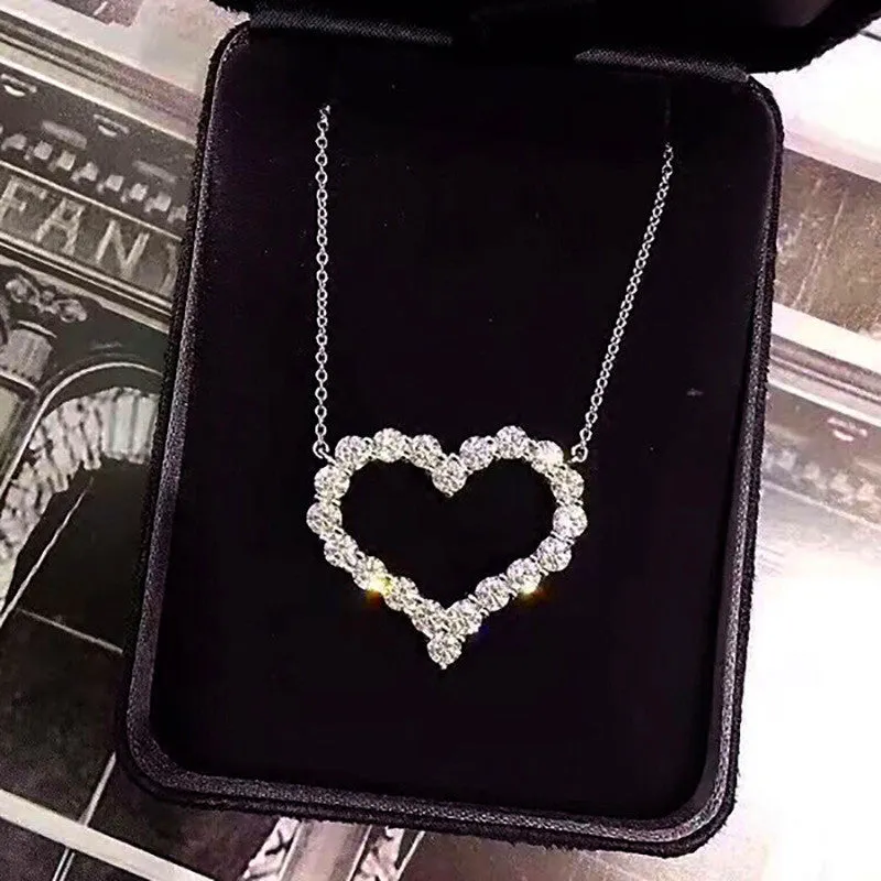 Gorgeous Vintage White Crystal Heart Pendant Necklace - Perfect for Any Occasion!