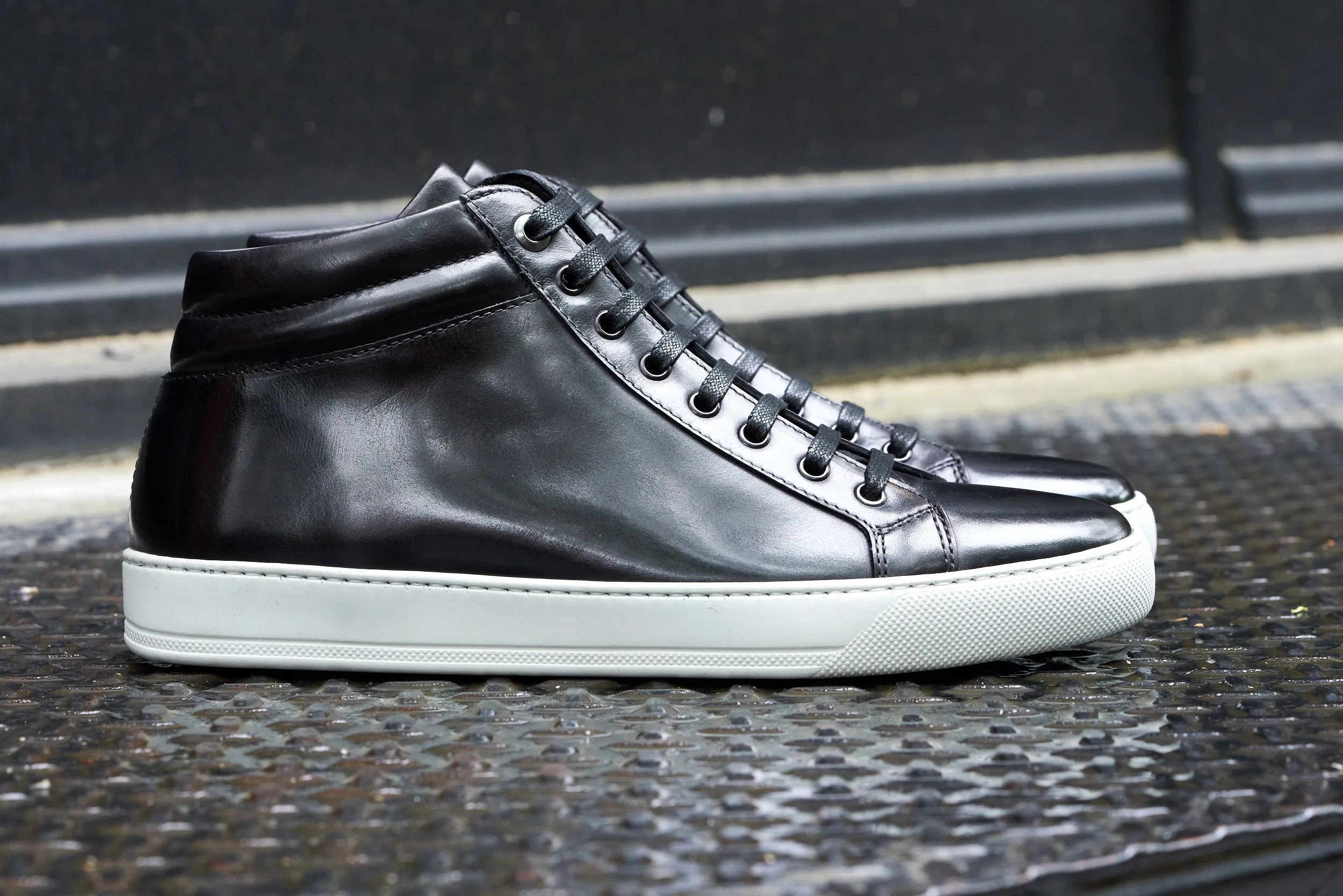 The Carter Mid-Top Sneaker - Nero - White Sole